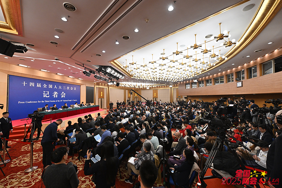 传递信心力量  展现开放自信