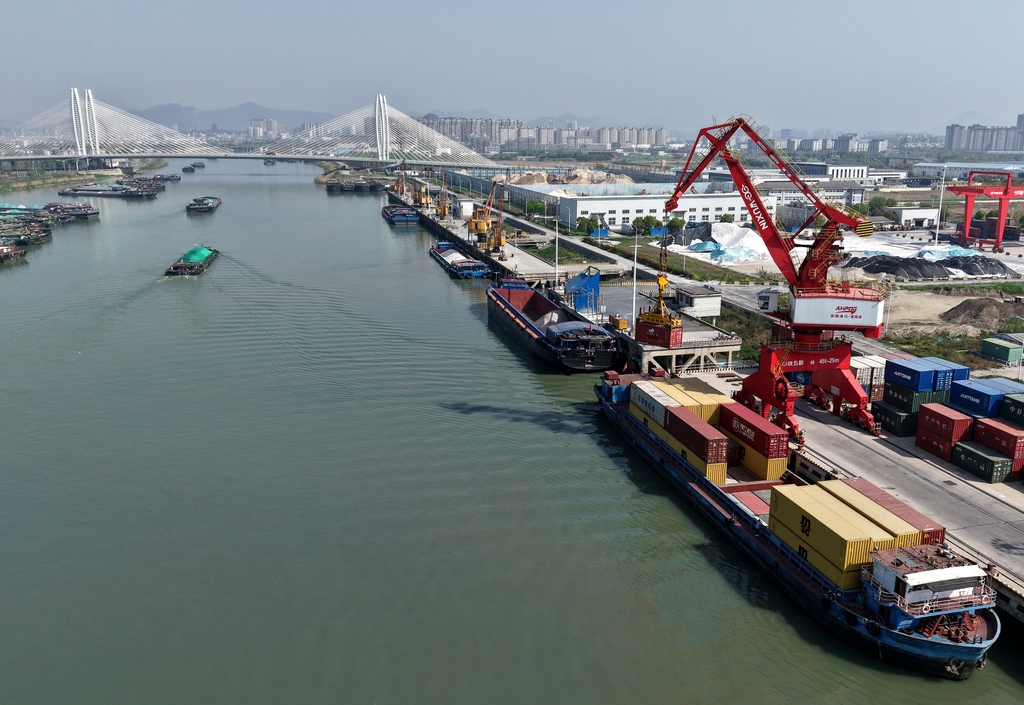 安徽合肥：港口作业有序开展