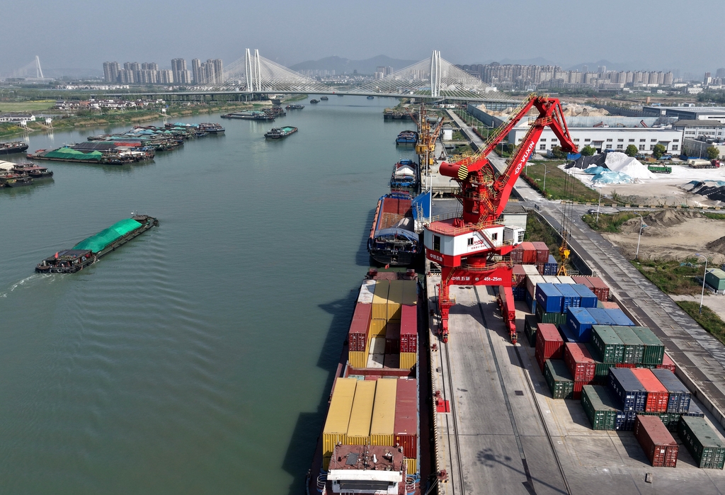 安徽合肥：港口作业有序开展