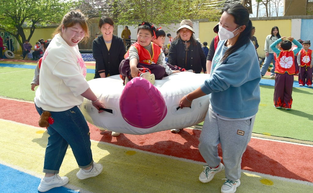 山东枣庄：“魔童闹海”亲子运动会