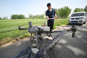 河南开封：“一喷三防”助小麦丰收