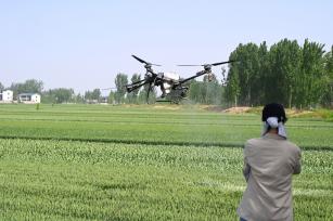 河南开封：“一喷三防”助小麦丰收