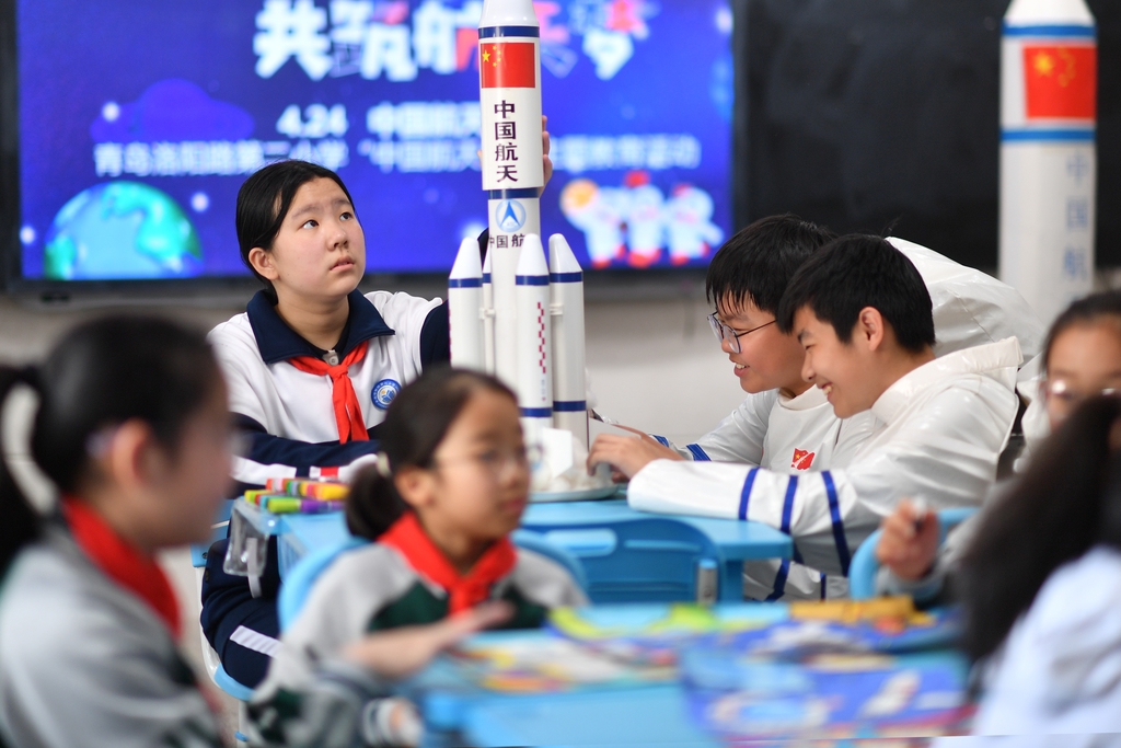 山东青岛：科普课堂点亮航天梦想
