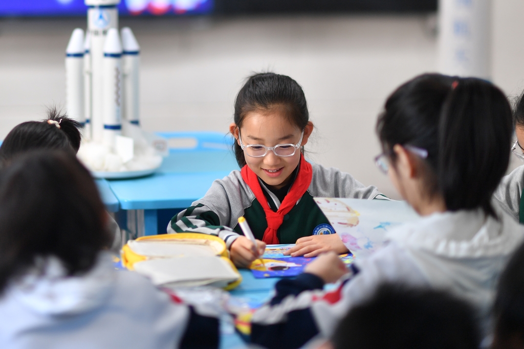 山东青岛：科普课堂点亮航天梦想