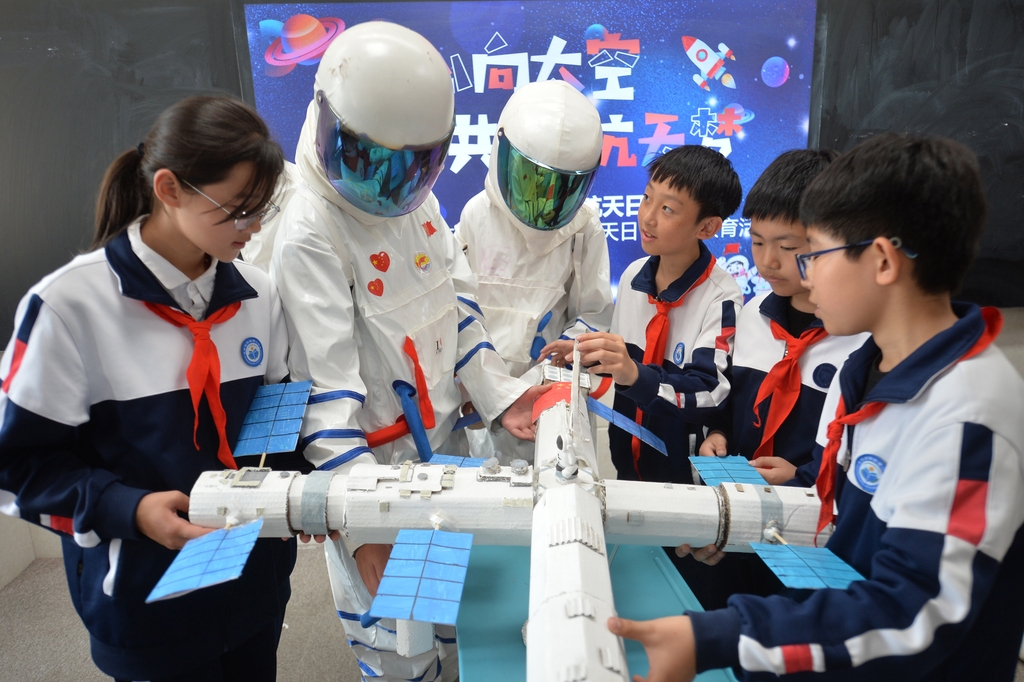 山东青岛：科普课堂点亮航天梦想