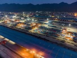 重庆：团结村中心站一派繁忙景象