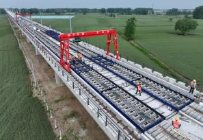 安徽蒙城：阜淮铁路无砟轨道全面施工