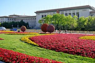 北京：花坛装点天安门广场