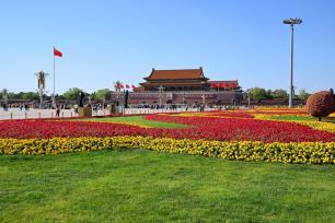 北京：花坛装点天安门广场