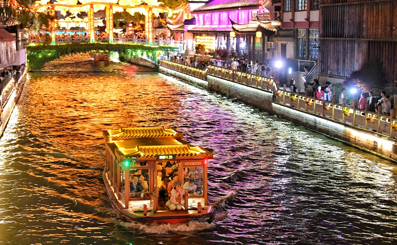 南京：夜经济“催热”“五一”旅游市场