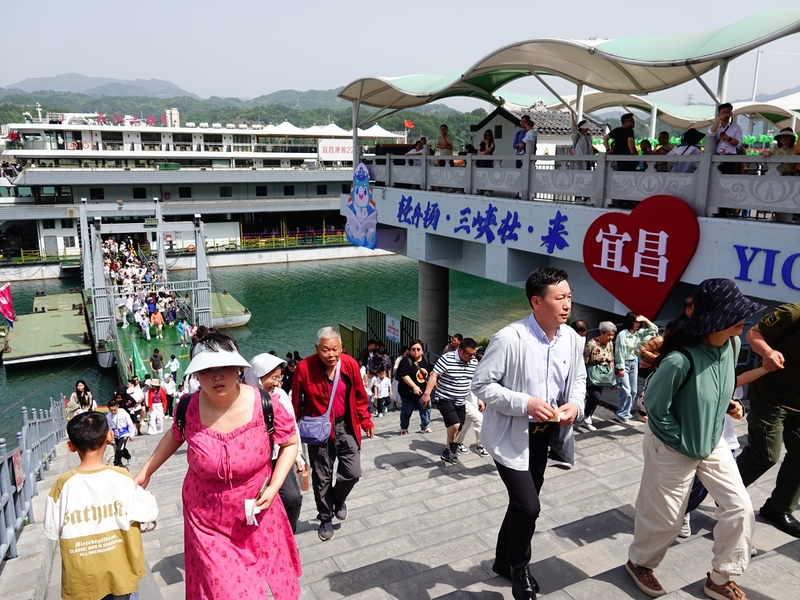 湖北宜昌：五一假期 长江三峡旅游火热