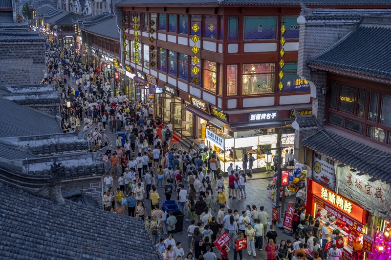 “五一”小长假 湖北襄阳古城吸引大量游客