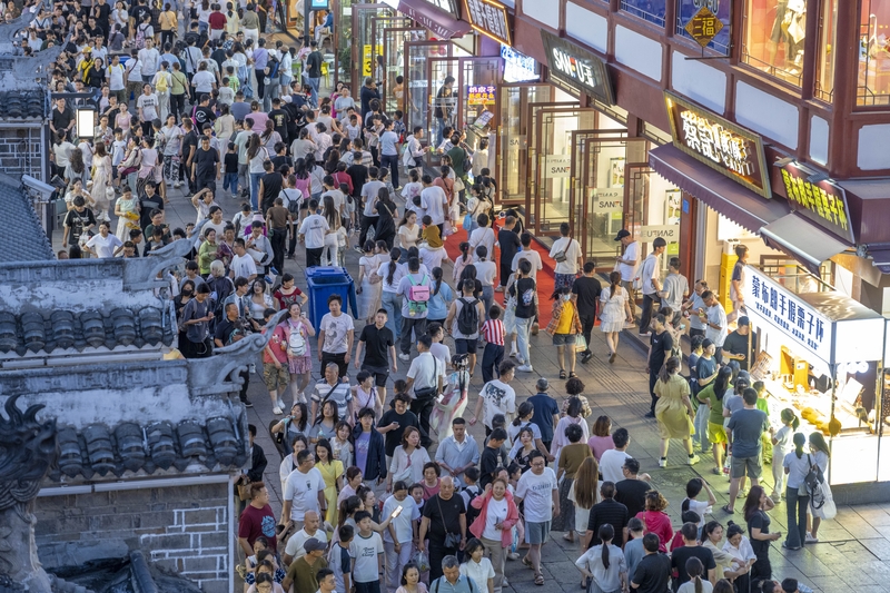 “五一”小长假 湖北襄阳古城吸引大量游客