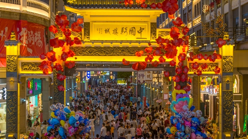 广西梧州：中国骑楼城“五一”假日人气旺