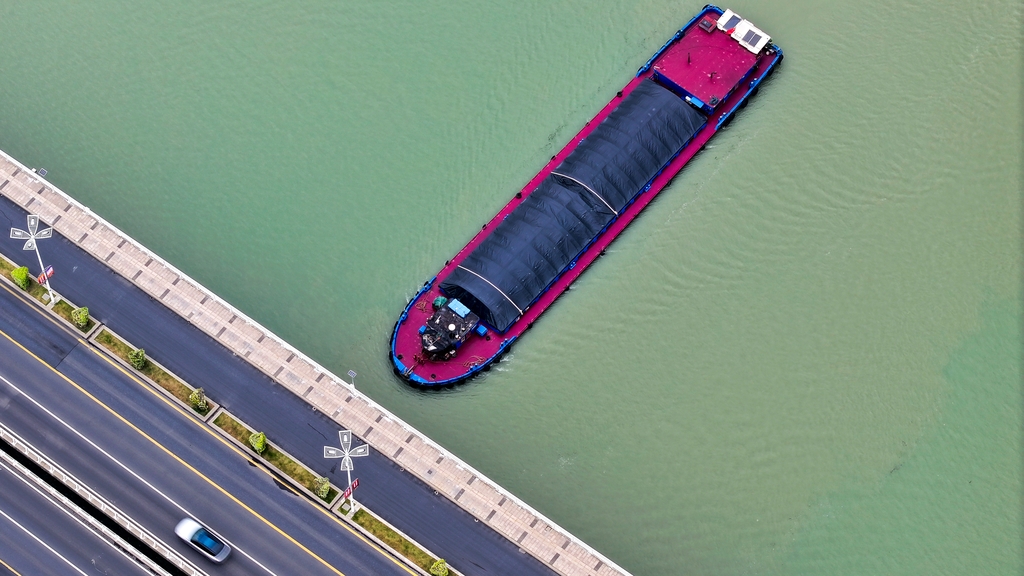 江苏：京杭运河扬州段航运忙