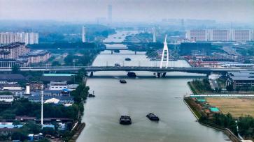 江苏：京杭运河扬州段航运忙