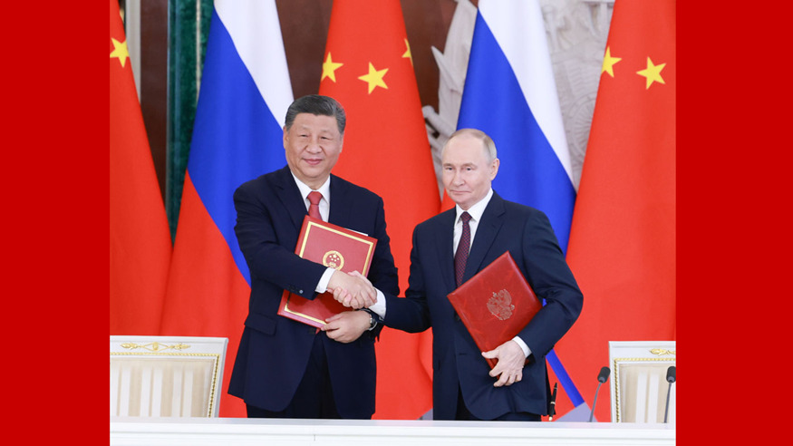 习近平同普京出席签字和合作文本交换仪式
