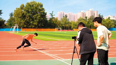 动起来！跟上“AI教练”（“融”观中国）