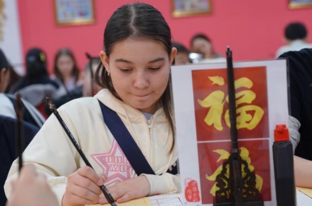 俄罗斯青少年在华研学：“我在中国有个家”