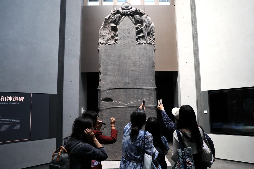 陕西：西安碑林博物馆展出文物2000余件