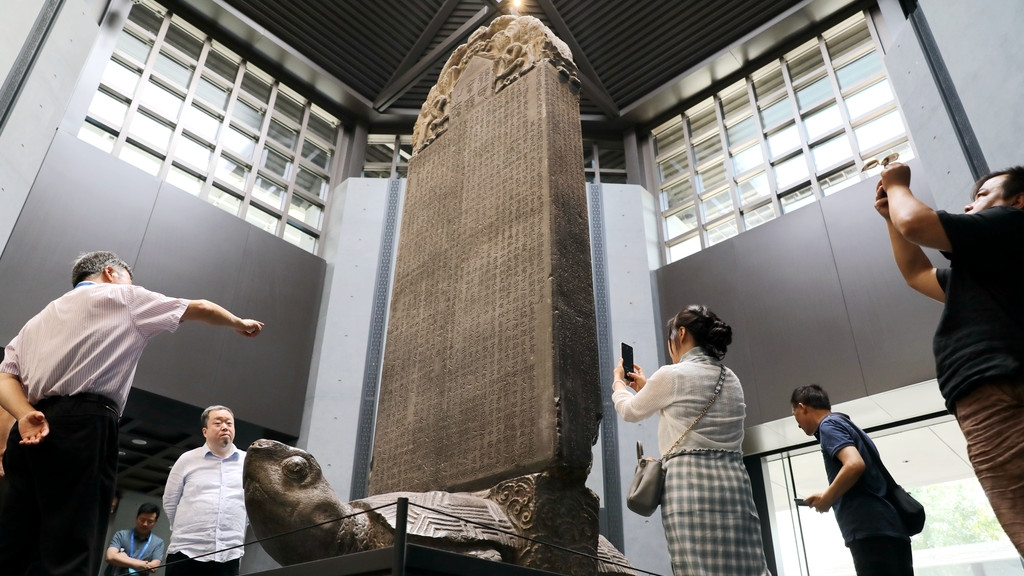 陕西：西安碑林博物馆展出文物2000余件