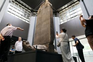 陕西：西安碑林博物馆展出文物2000余件