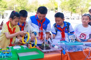 新疆乌鲁木齐：航空科技模型竞赛精彩开赛