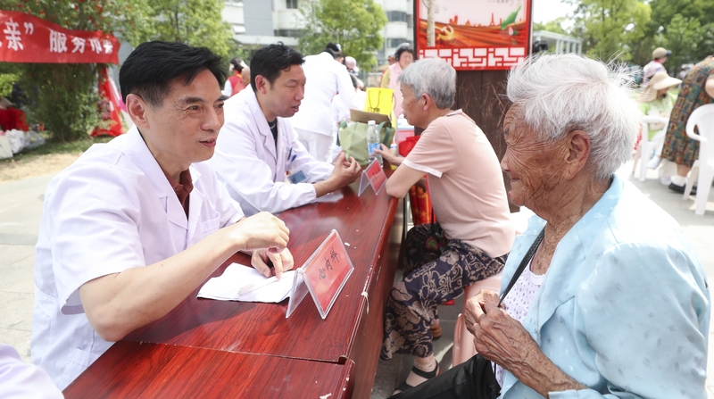 江苏淮安：爱心服务进社区