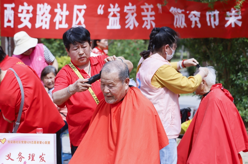 江苏淮安：爱心服务进社区