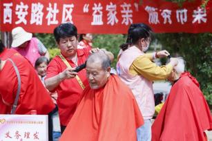 江苏淮安：爱心服务进社区