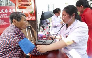 江苏淮安：爱心服务进社区