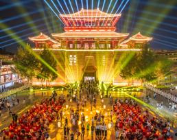 湖北襄阳：多彩活动点亮古城“新夜态”
