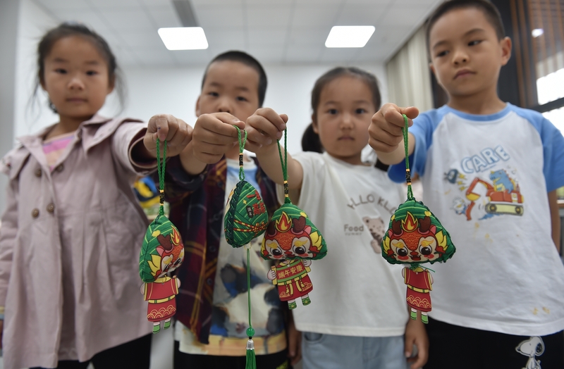 安徽合肥：缝香包 学民俗 迎端午