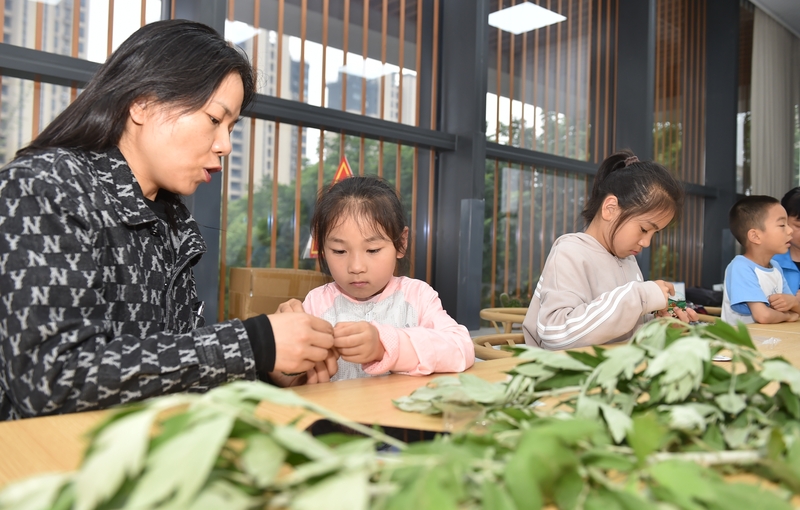 安徽合肥：缝香包 学民俗 迎端午