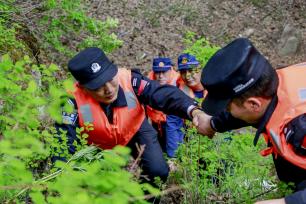 新疆富蕴：警地共护边境水域