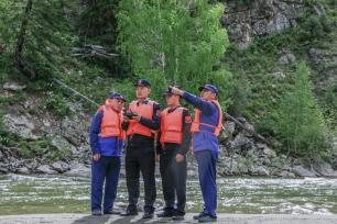 新疆富蕴：警地共护边境水域