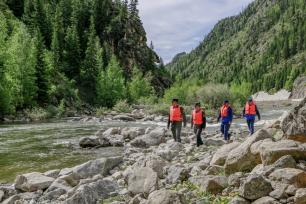 新疆富蕴：警地共护边境水域