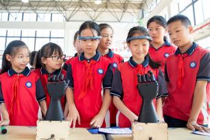 浙江湖州：山里娃感受科技魅力