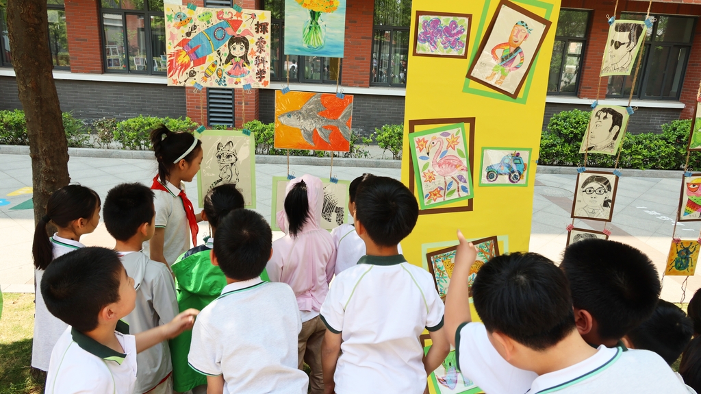 江苏连云港：校园科技展览放飞科学梦想