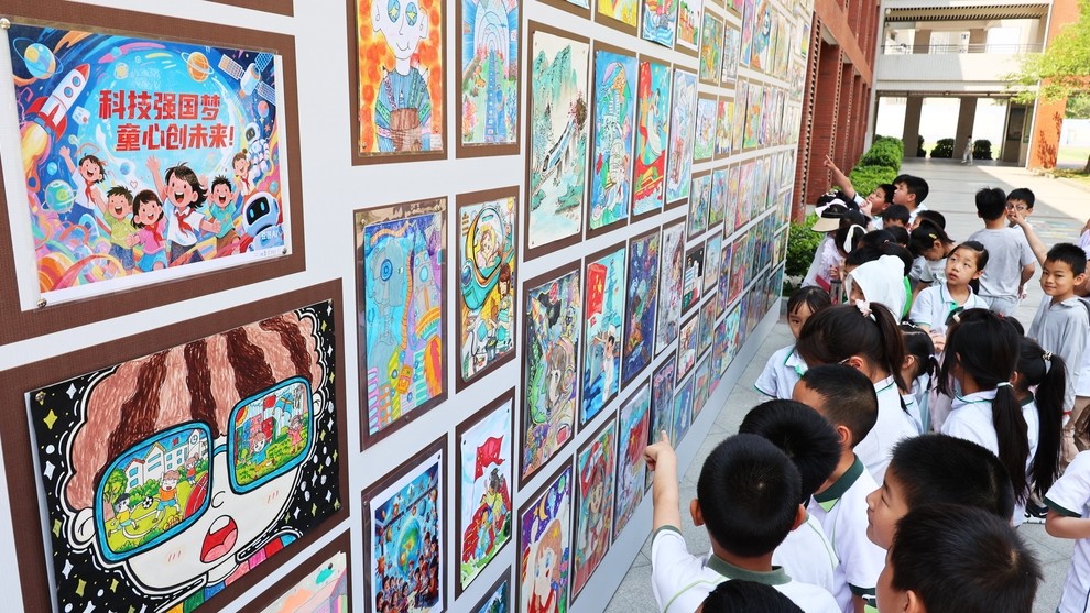 江苏连云港：校园科技展览放飞科学梦想