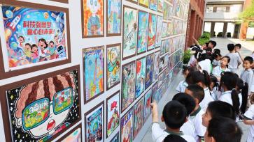 江苏连云港：校园科技展览放飞科学梦想