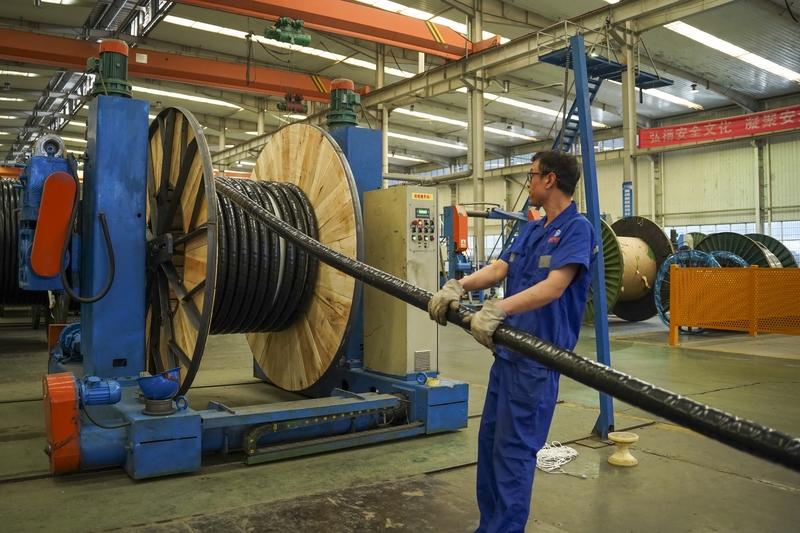 河南偃师：电缆订单赶制忙