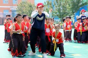 河北广平：亲子运动会 趣味过“六一”