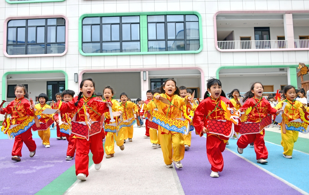 浙江台州：多彩民俗迎“双节”