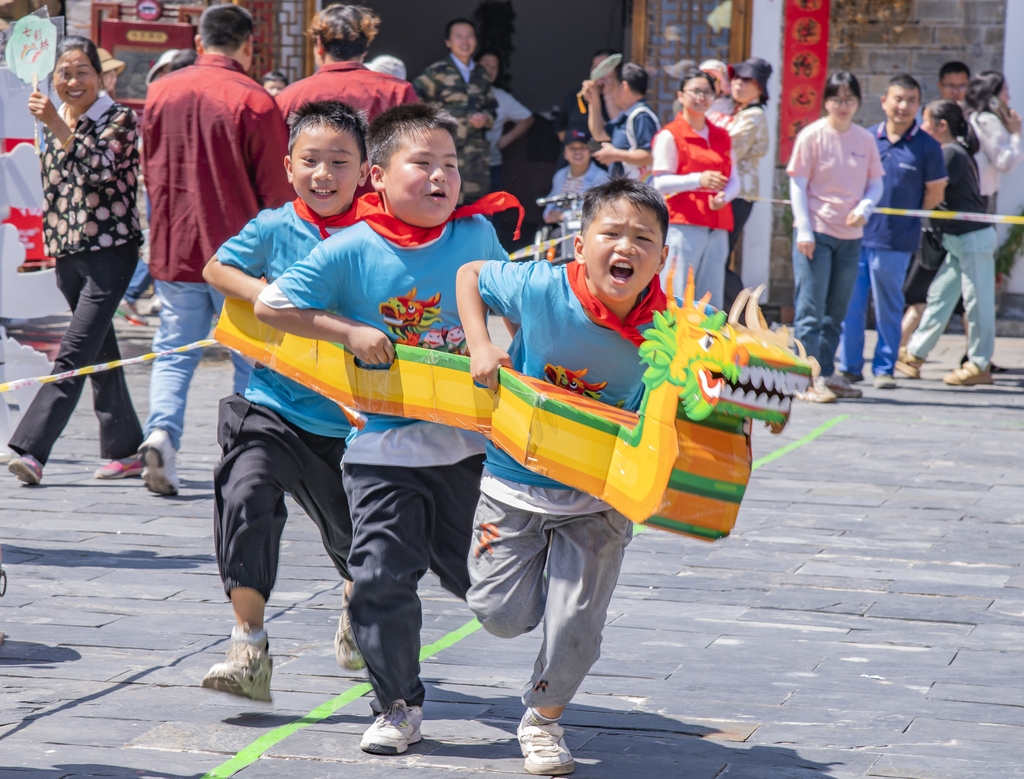 江西新干：多彩民俗展演迎端午
