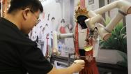 四川成都：机器人“秀”功夫茶技艺