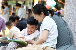 江苏常州：亲子阅读会 欢乐迎“六一”