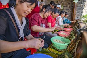 江西新干：多彩民俗展演迎端午