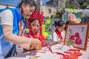 江西新干：多彩民俗展演迎端午