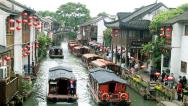江苏苏州：山塘古街游人如织